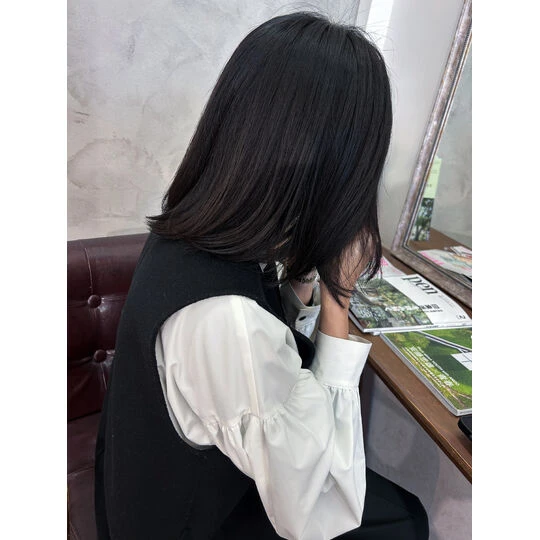 画像4063：大人ミディアム ローレイヤー 艶ブラック 漆黒 30代40代に大人気◎