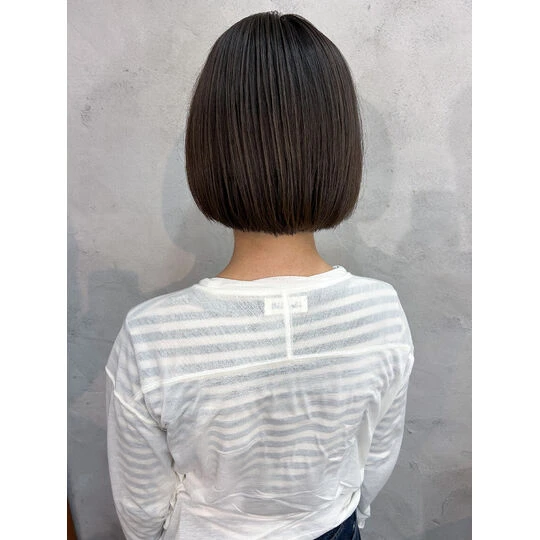画像4279：豊橋市で白髪ぼかしのダブルカラー|癖毛でも収まる似合わせショートボブ