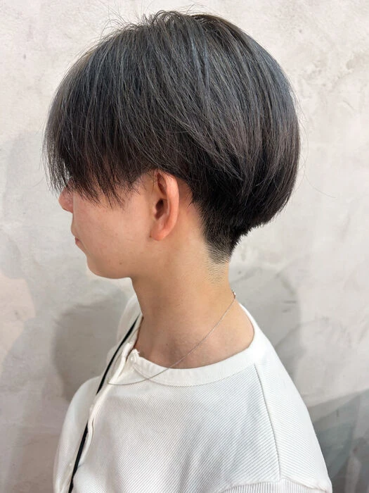画像4353：シルバーショート｜ハンサムショートハンサムショート|刈上げショート｜シルバーアッシュ｜グレーアッシュ｜
