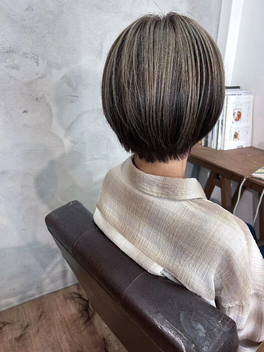 画像4505：シルバーショート｜ハンサムショートハンサムショート|刈上げショート｜シルバーアッシュ｜グレーアッシュ｜