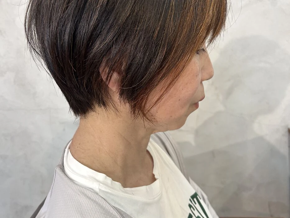 画像4600：シルバーショート｜ハンサムショートハンサムショート|刈上げショート｜シルバーアッシュ｜グレーアッシュ｜
