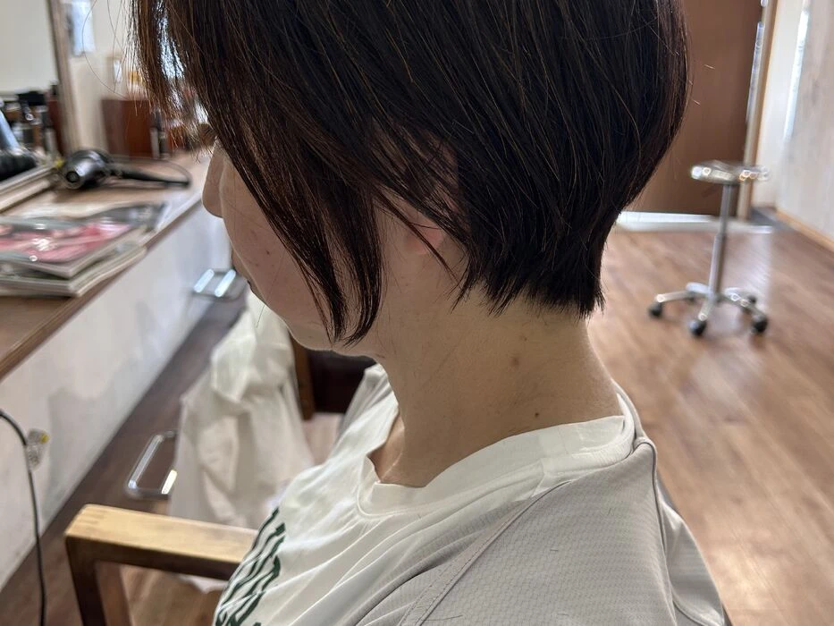 画像4601：シルバーショート｜ハンサムショートハンサムショート|刈上げショート｜シルバーアッシュ｜グレーアッシュ｜