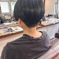 画像4696：ハンサムショート|刈上げショート｜シルバーアッシュ｜グレーアッシュ｜