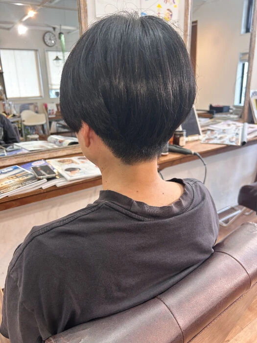画像4696：ハンサムショート|刈上げショート｜シルバーアッシュ｜グレーアッシュ｜