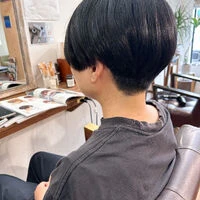 画像4697：ハンサムショート|刈上げショート｜シルバーアッシュ｜グレーアッシュ｜