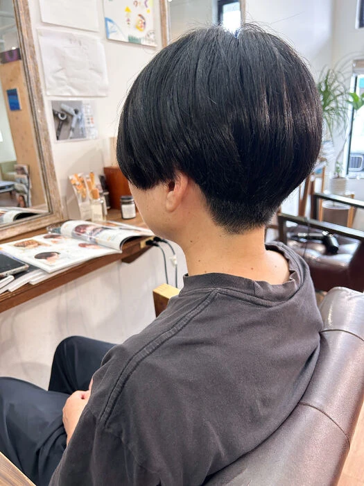 画像4697：ハンサムショート|刈上げショート｜シルバーアッシュ｜グレーアッシュ｜
